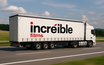 Cámara de cine sobre trípode